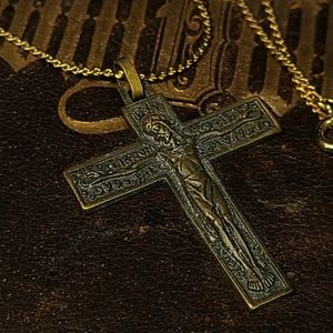 Unique cross / crusifex necklace on a gold cross.
